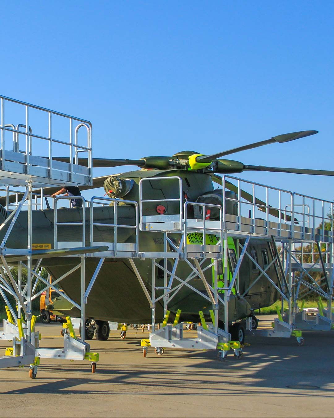 Helicopter work platform