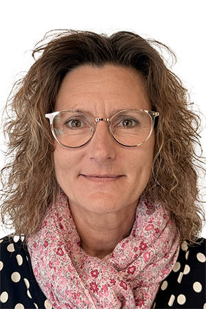 Mette-Langbo-prodfil-billede-fritlagt-300x450